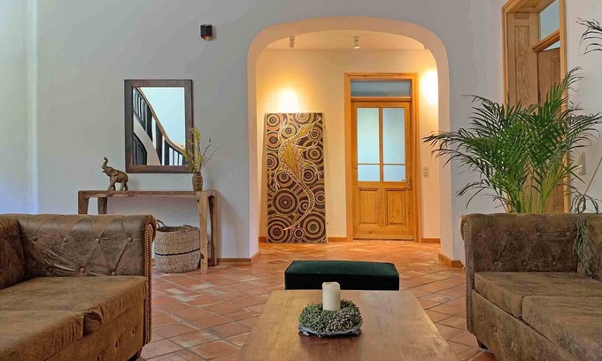 Liepe Apartment | Historic Ambience: Ideal Apartment for Groups with Spa & Hot Tub