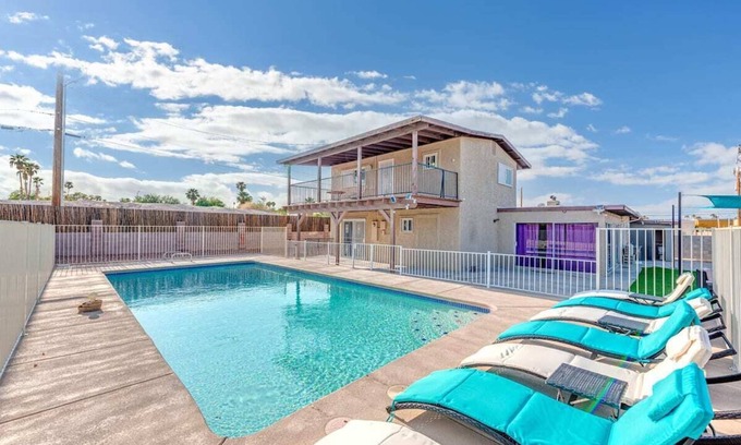 Paradise House | Unique Vacation Villa with Indoor Hot Tub & Lake View