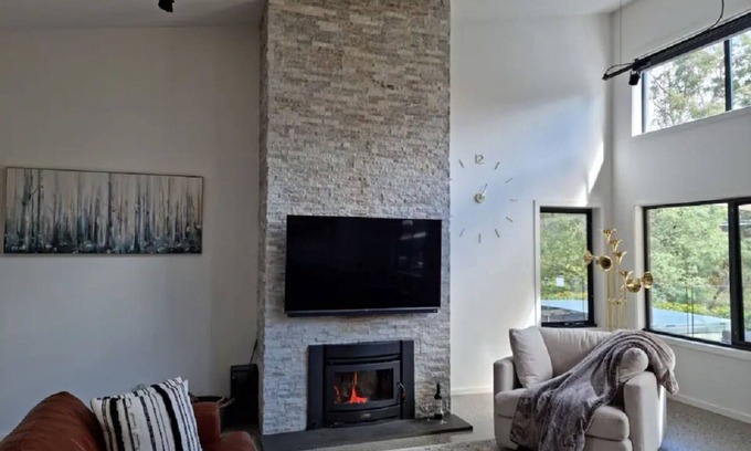 Hepburn House | Discover Villa Amore: Hot Swim Spa Retreat in Daylesford