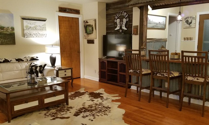 Landon Branch House | Convenient Stay near EXTRACO, SILOS & Magnolia Table!