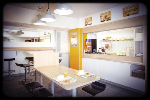Saintes Hotel | Pet-Friendly hotelF1 Saintes: Convenient Amenities Await