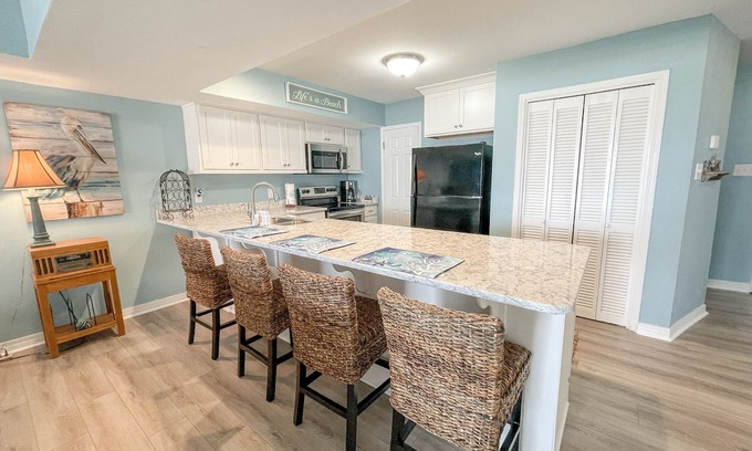 Dauphin Island Condo | Family-Friendly Retreat at Sandcastle 5B with Pool & Breakfast