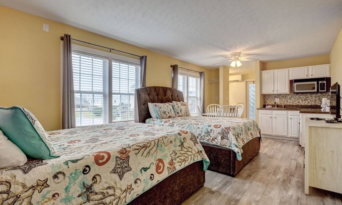Surf City Hotel | Inviting Unit 101D at Tiffany's Motel with Ocean Views