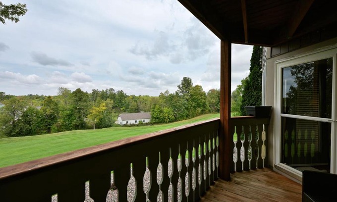 Birchwood Apartment | Cozy 2-Bedroom Condo with Pool and Hot Tub Access