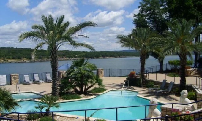 Lago Vista Condo | Scenic Unit 1101: Lake View, Pool & Spa Retreat
