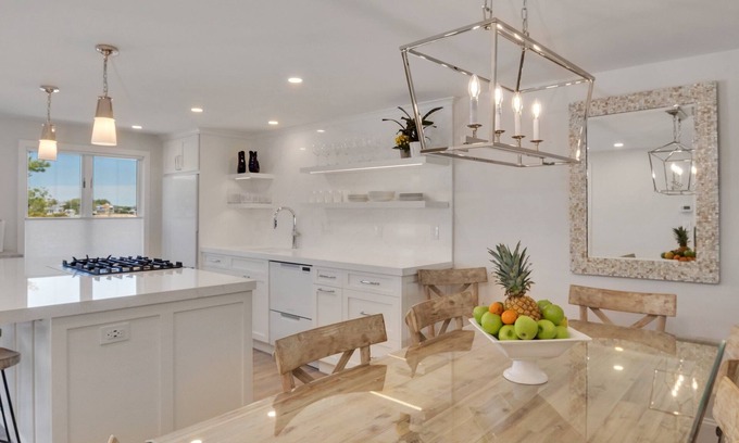 Hyannis Condo | Ideal Unit 143: Poolside Oasis with Oceanfront Views