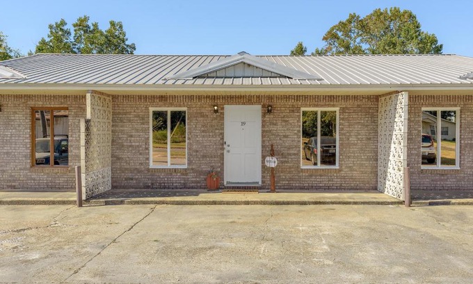 Enterprise Apartment | Discover Unit 19 Green Acres Apartment for Your Next Stay