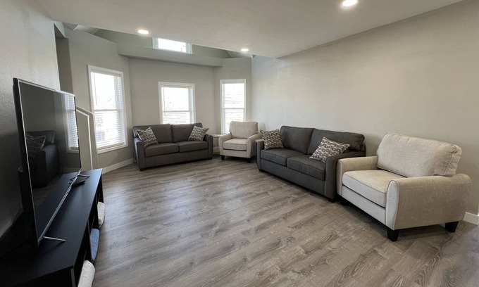 Cedar Falls Condo | Guest Rated: 10/10 Duplex Near Main Street & Overman Park