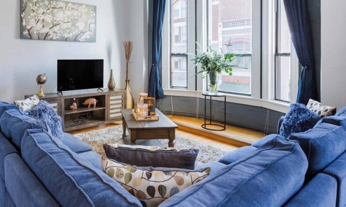 Gaslamp Quarter Hotel | Ideal San Diego Getaway: Pet Friendly & Spa Amenities