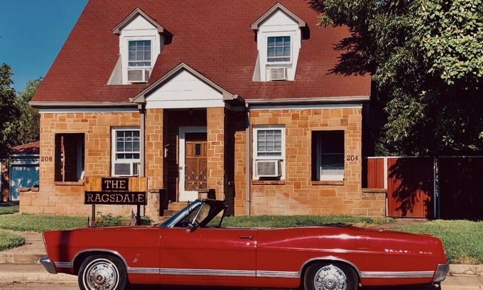 San Saba Apartment | Historic Triplex Bungalow Unit 206 - Family Friendly Stay