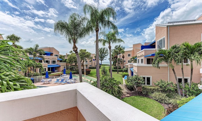 Longboat Key Condo | Guest Rated 10/10: Sand Cay Beach Resort with Pool & Garden Views