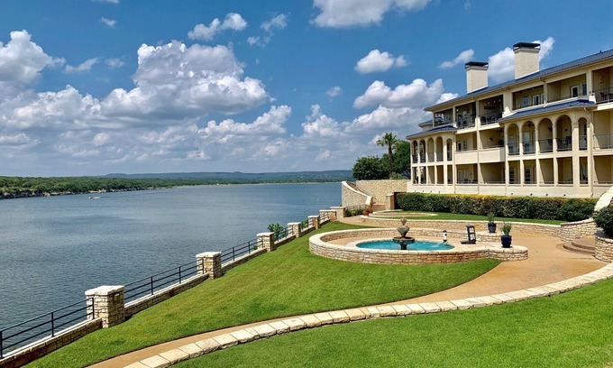 Highland Lake Estates Condo | Inviting 2 Bed Unit on Lake Travis with Panoramic Views