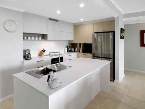 Avoca Beach Apartment | Stunning 3-Bedroom Apartment with Ocean Views & Pool Access
