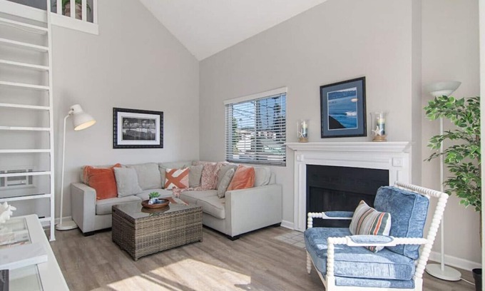 Pacific Beach Apartment | Top-Rated 2-Bedroom Loft in Pacific Beach with Kitchen