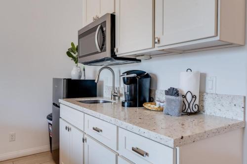 Wailuku Apartment | Oceanfront Maui Ohana Modern Studio with Breakfast Included