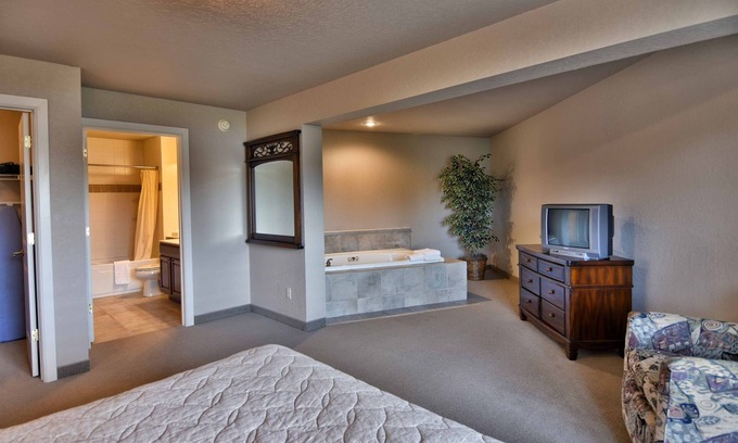 Birchwood Condo | Cozy 1 Bedroom Condo with Breakfast and Family Amenities