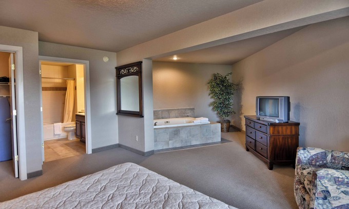 Birchwood Condo | Inviting 1 BD/1 BA Condo with Pool & Breakfast Included