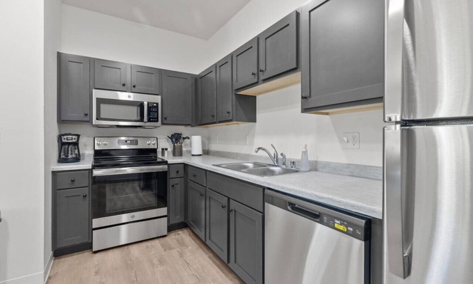 Neenah Apartment | Cozy Unit 4 at Fox Flats: Pet Friendly with Full Amenities
