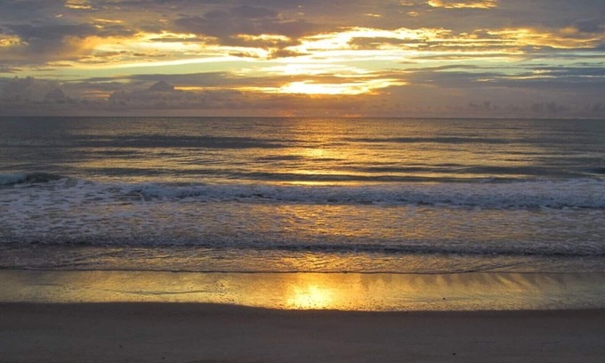 Ocean Grove Terrace House | Beachfront 2Bd Condo in Ormond-By-The-Sea with Deck