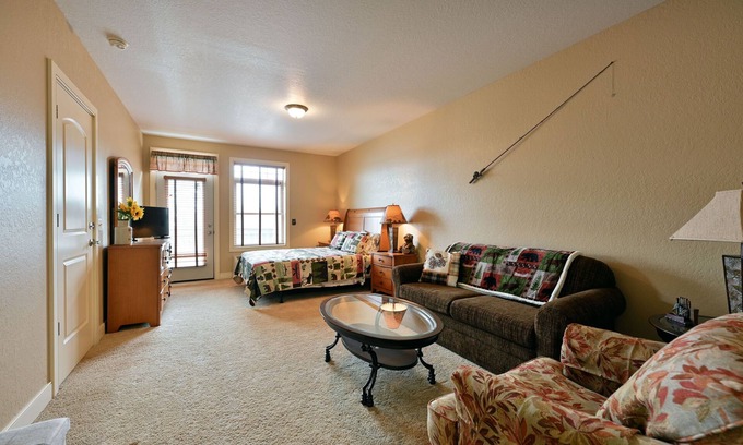 Birchwood Condo | Cozy Unit 433b: Family-Friendly Condo with Kitchen Access