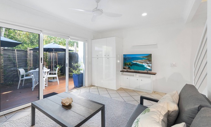 Noosaville Apartment | Relaxing 2 Bedroom Retreat with Pool & Lake View