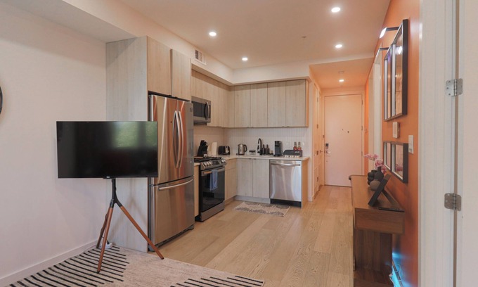 Kingman Park Bed & Breakfast | Unit 7:Charming 2-bedroom apartment with AC in Washington