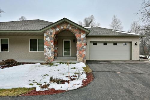 Birchwood Apartment | Spacious 5-Bedroom Condo with Pool and Family-Friendly Features