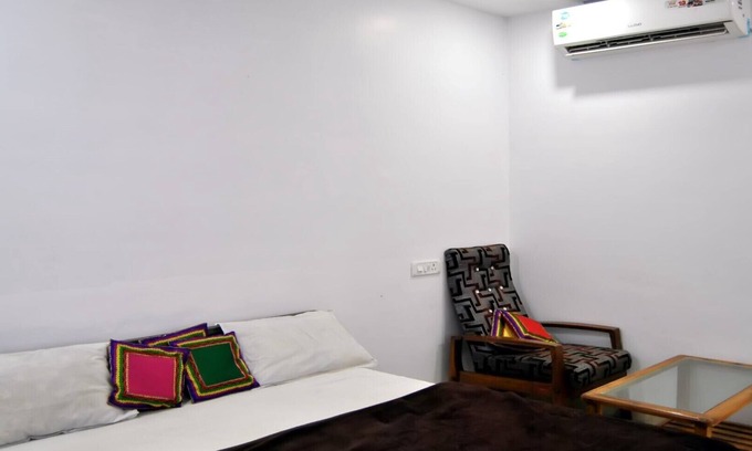 Jabalpur House | Cozy Unit 9: Pristine Room for Relaxing Getaways