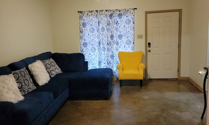 Conway House | Cozy 3-Bedroom Duplex with Breakfast & Family-Friendly Amenities