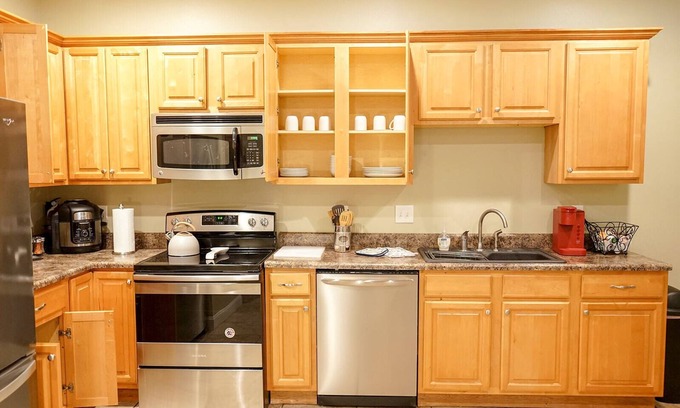 Kreole Apartment | Unit A: Family-Friendly Stay with Breakfast & Kitchen Access