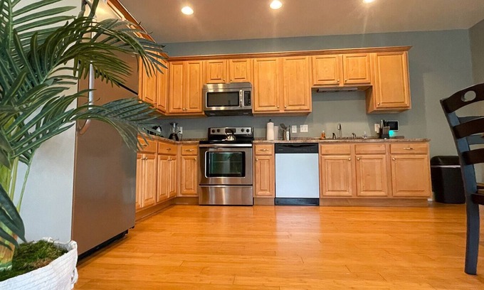 Kreole Apartment | Family-Friendly Unit G with Kitchen & Breakfast Amenities