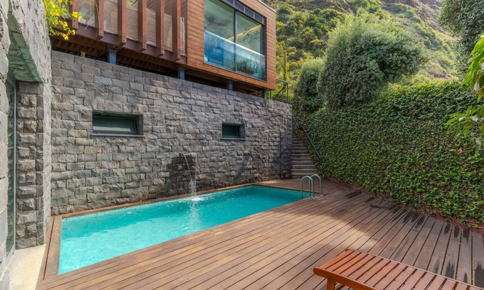 Jardim do Mar Villa | Inviting Unit with Shared Pool & Sea Views in Charming Village