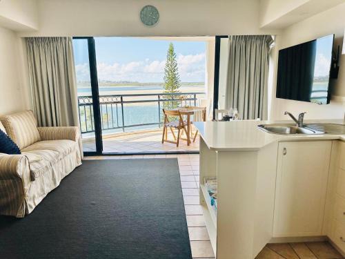 Golden Beach Apartment | Discover Unit614: Oceanfront Bliss with Spa & Pool Access