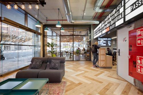 La Vila Olimpica del Poblenou Hostel | Budget-Friendly Unite Hostel Barcelona with Family Amenities