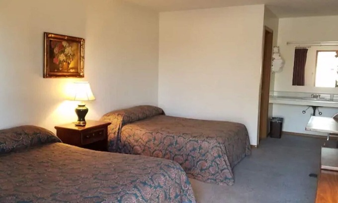 Golconda Apartment | Cozy Unity Lodge Suite 5: Pet-Friendly, Lake View Retreat