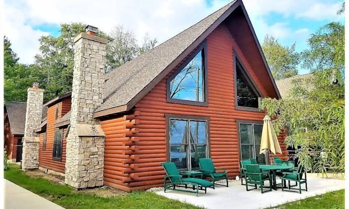 Bass Lake House | Experience Unity Log Cabin with Scenic Lake Views & Pool