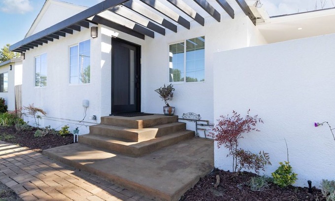 Los Angeles County House | Universal Encino Studios