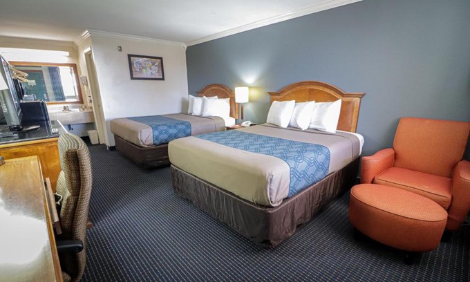 Wetmore Hotel | Budget-Friendly Stay at University Inn & Suites with Pool