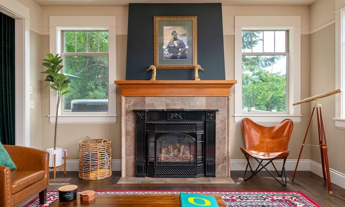 Southeast Eugene House | Delightful University St. Treehouse with Breakfast & Kitchen