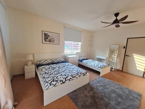 Gelugor House | UniVilla: Oceanfront Oasis with Pool & Child-Friendly Spaces