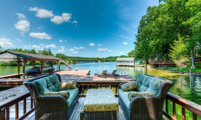 Blue Water House | Experience Unleashed at Lake Anna – 4-Star Beach Getaway