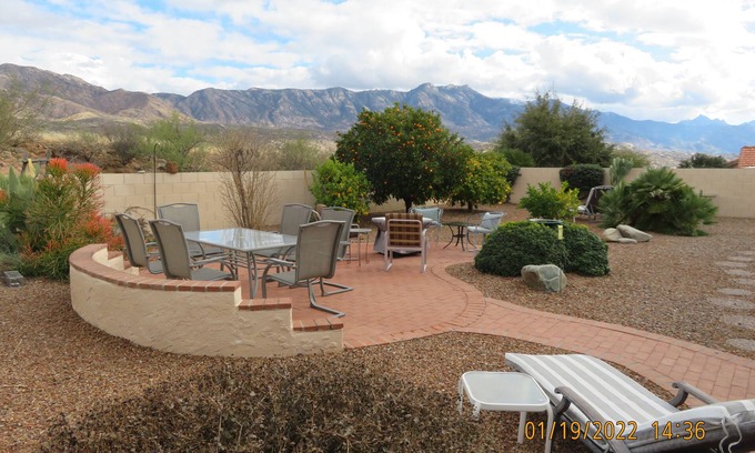 Saddlebrooke House | Scenic Mountain Views with Pet-Friendly Amenities Await