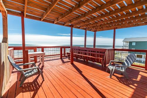 Surfside Beach House | Oceanfront SAND DOLLAR Unit 7: Guest Rated 10/10 Retreat