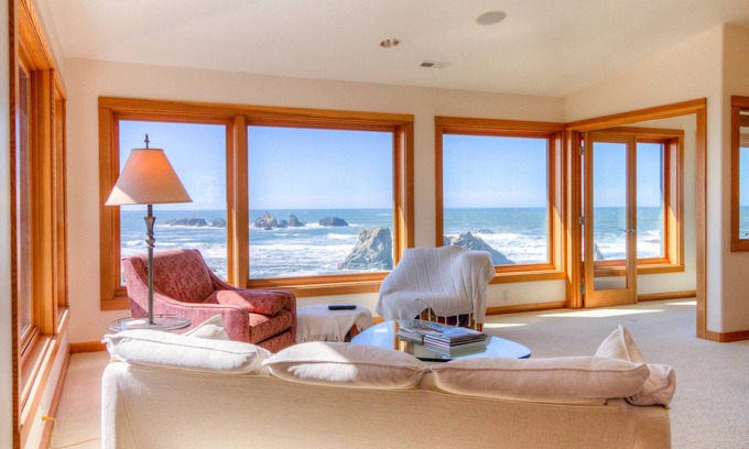 Bandon House | Unobstructed Oceanfront View at Face Rock