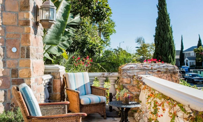 Laguna Beach Condo | BLUMONT APARTMENT: 10/10 Rated Villa in a Charming Village