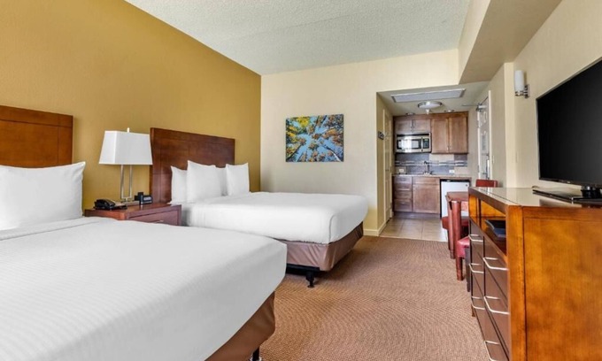 South Lake Tahoe Hotel | Unplug and Reconnect at South Lake Tahoe with Pool & Spa