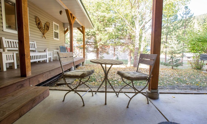 Okanagan-Similkameen House | Reconnect with Nature at The Manning Park Hideaway