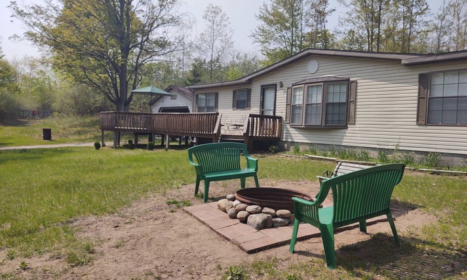 Comins House | Relax and Recharge in Northern Michigan with Family-Friendly Amenities