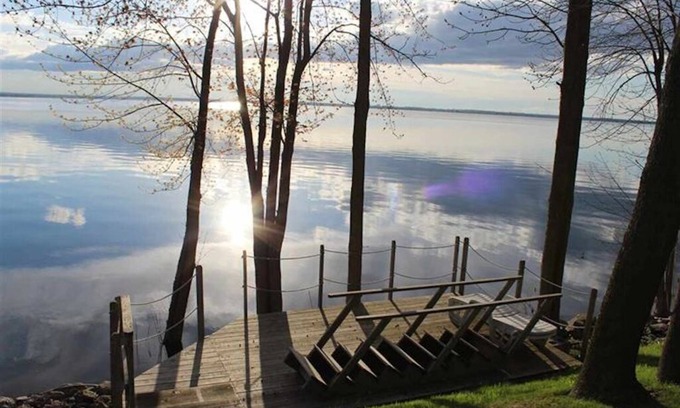 Alburg Cottage | Experience Breathtaking Sunsets at Lake Champlain Cottage