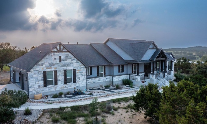 Spring Branch House | Serene 3-Suite Couples Retreat Near Canyon Lake - Rated 10/10